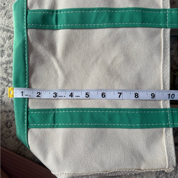 L.L. Bean 90s Small Boat and Tote with Zipper Closure and Green Trim - Picture 16 of 16